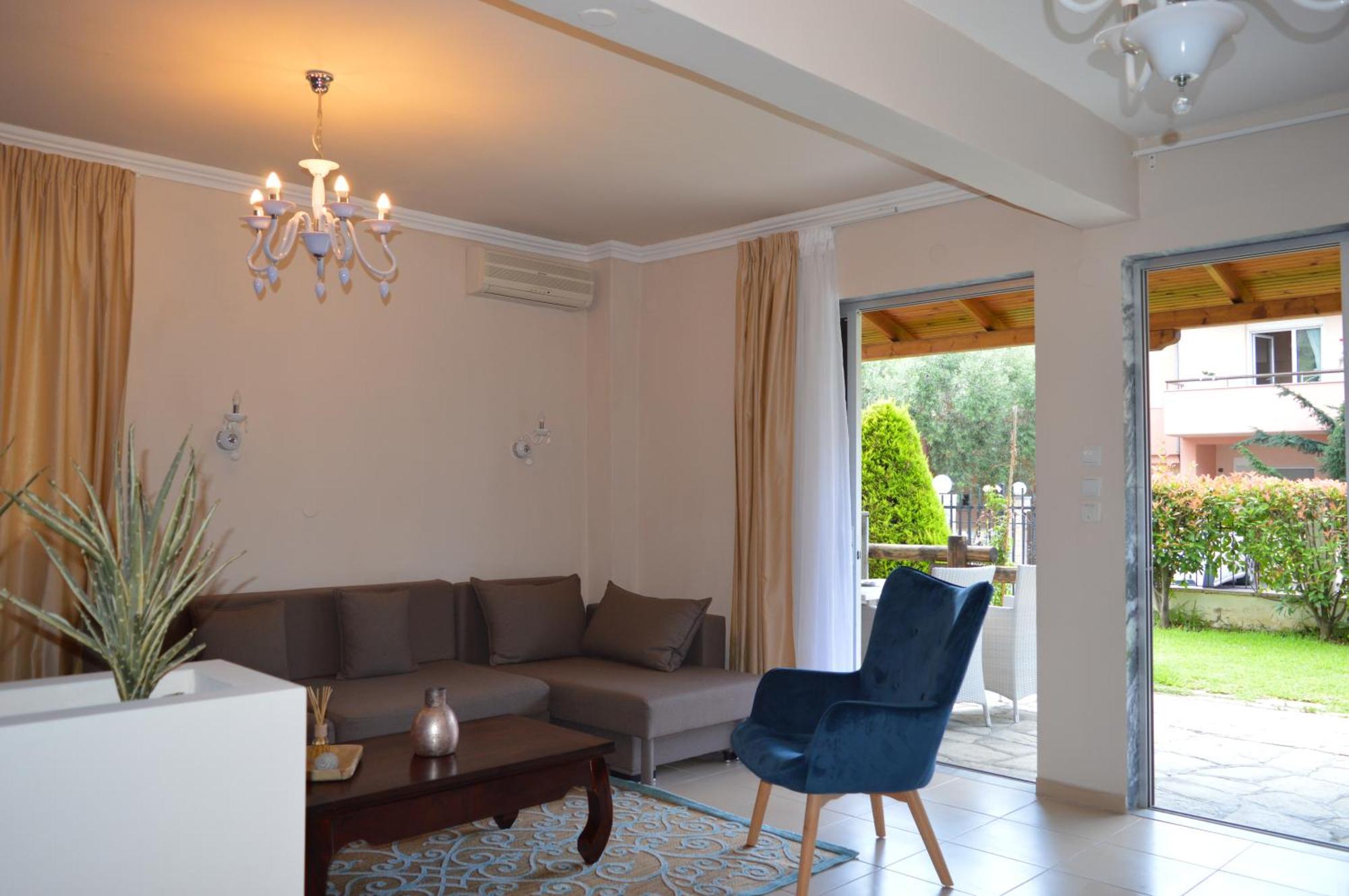 Leonidas Studio Apartments Mola Kalyva Exterior foto