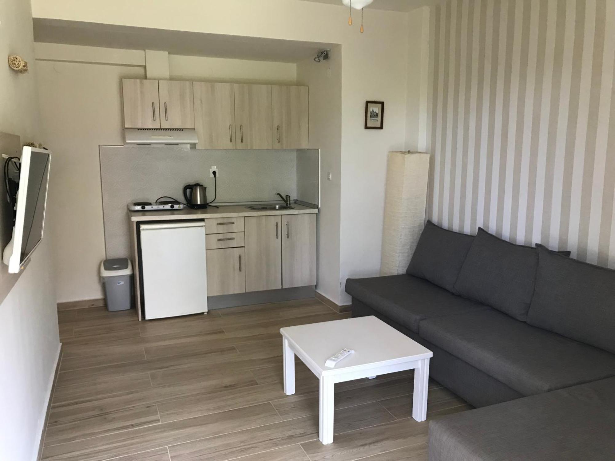Leonidas Studio Apartments Mola Kalyva Exterior foto