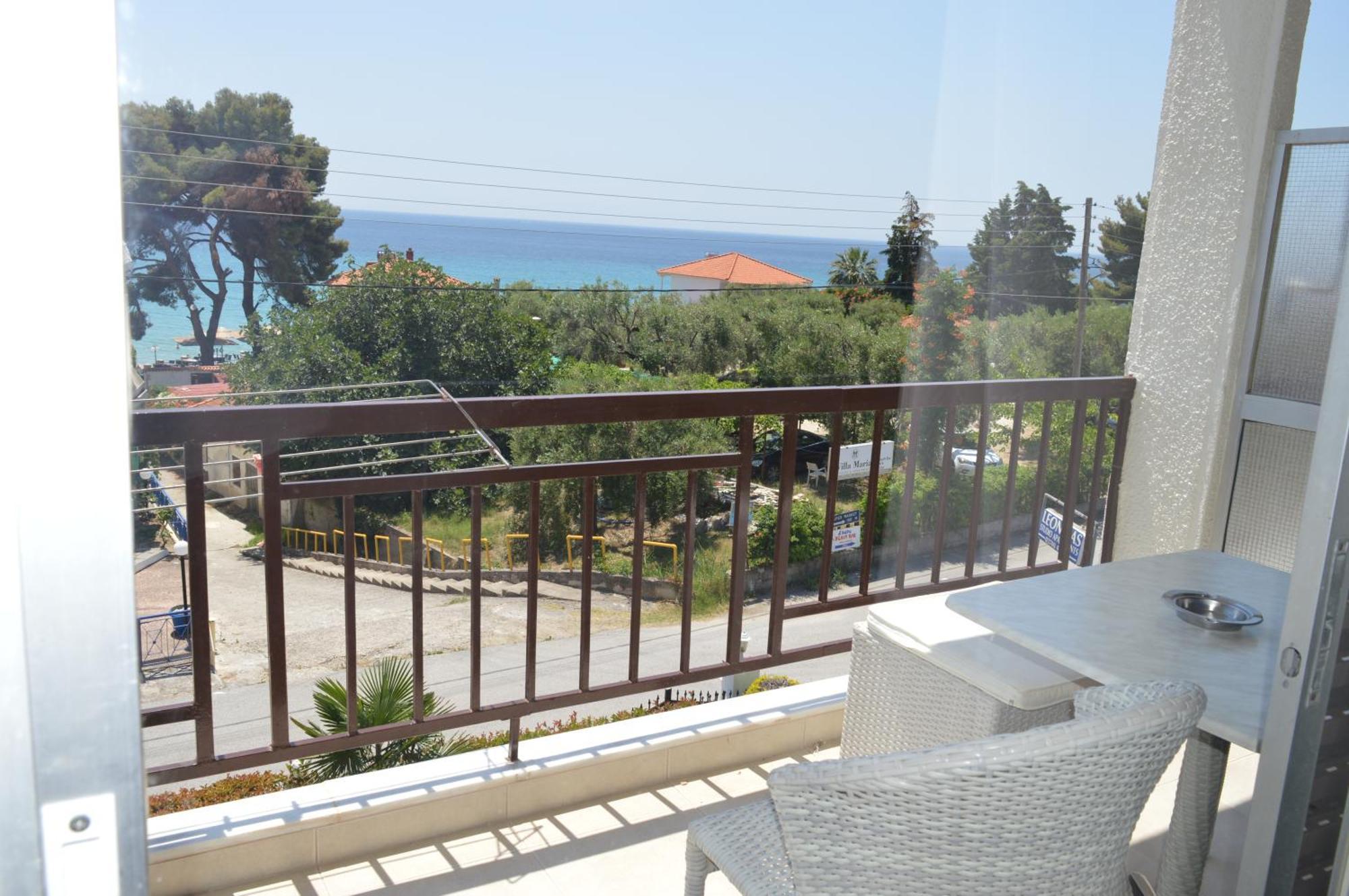 Leonidas Studio Apartments Mola Kalyva Exterior foto